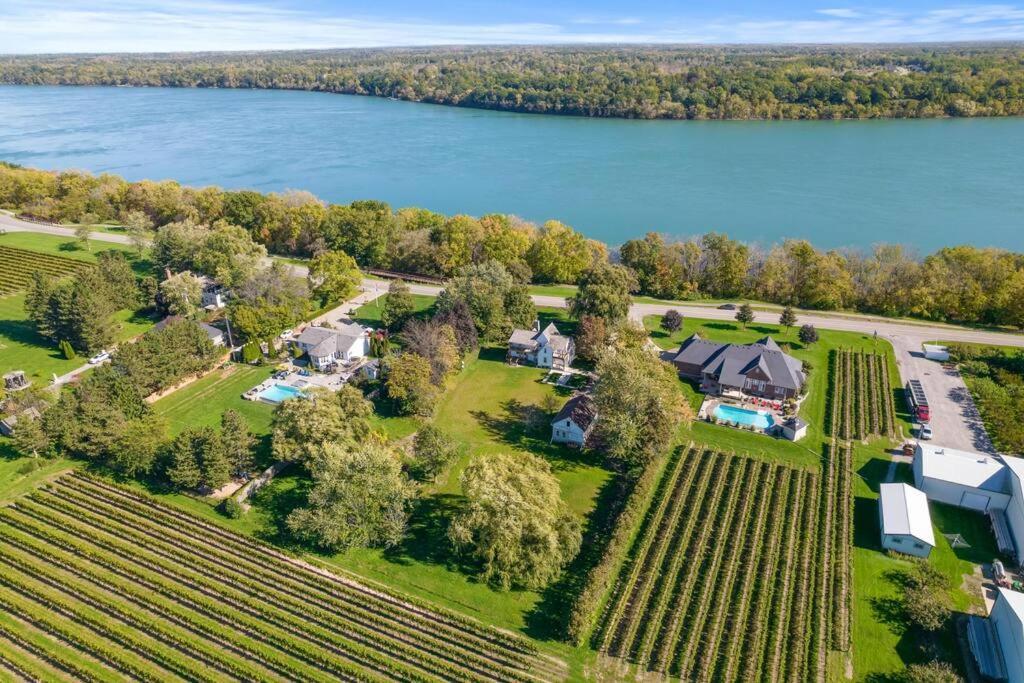 Waterfront Niagara-On-The-Lake Farmhouse On A Vineyard Villa ภายนอก รูปภาพ